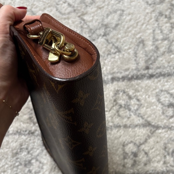 Louis Vuitton Orsay Monogram Clutch Excellent Condition - Picture 7 of 16